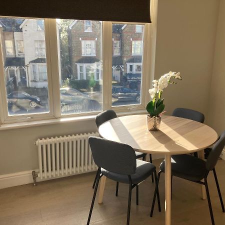 Apartamento Splendid 2 Bed Flat With Private Terrace In Wimbledon - 2 The Queens Londres Exterior foto
