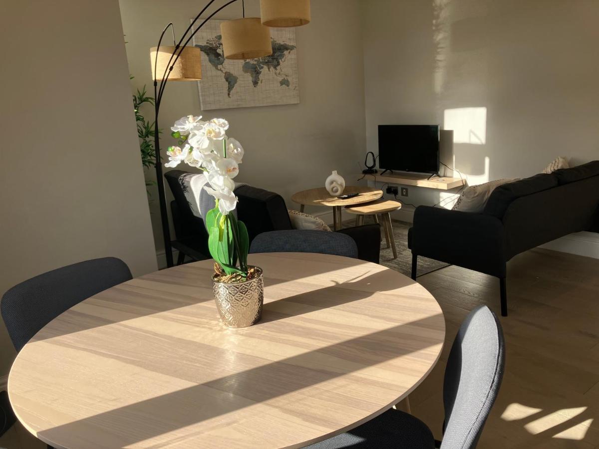 Apartamento Splendid 2 Bed Flat With Private Terrace In Wimbledon - 2 The Queens Londres Exterior foto