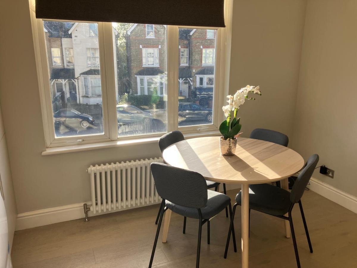 Apartamento Splendid 2 Bed Flat With Private Terrace In Wimbledon - 2 The Queens Londres Exterior foto